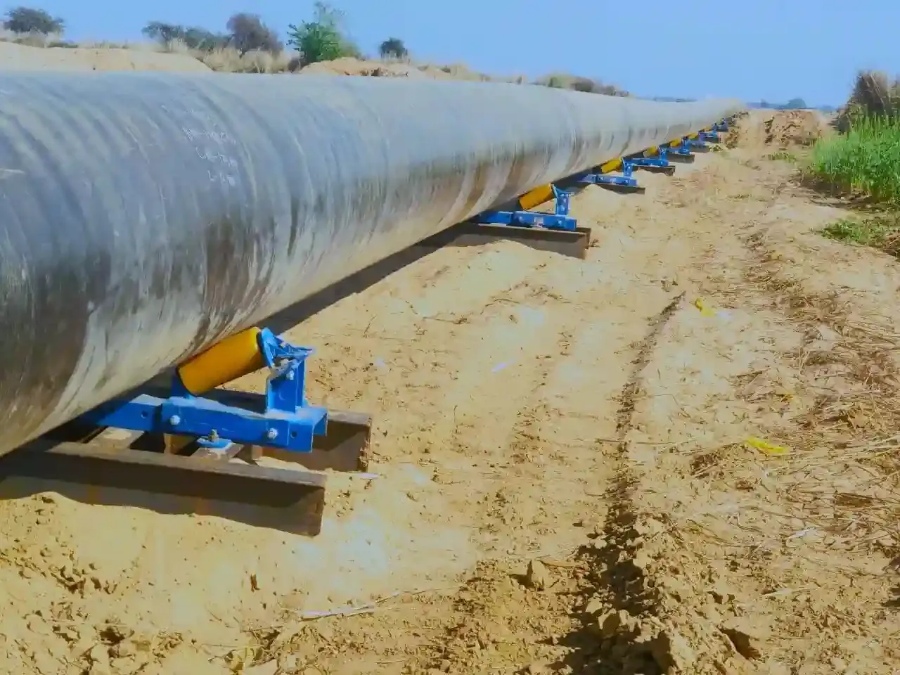 SPM Equipment engineers working on a pipeline site